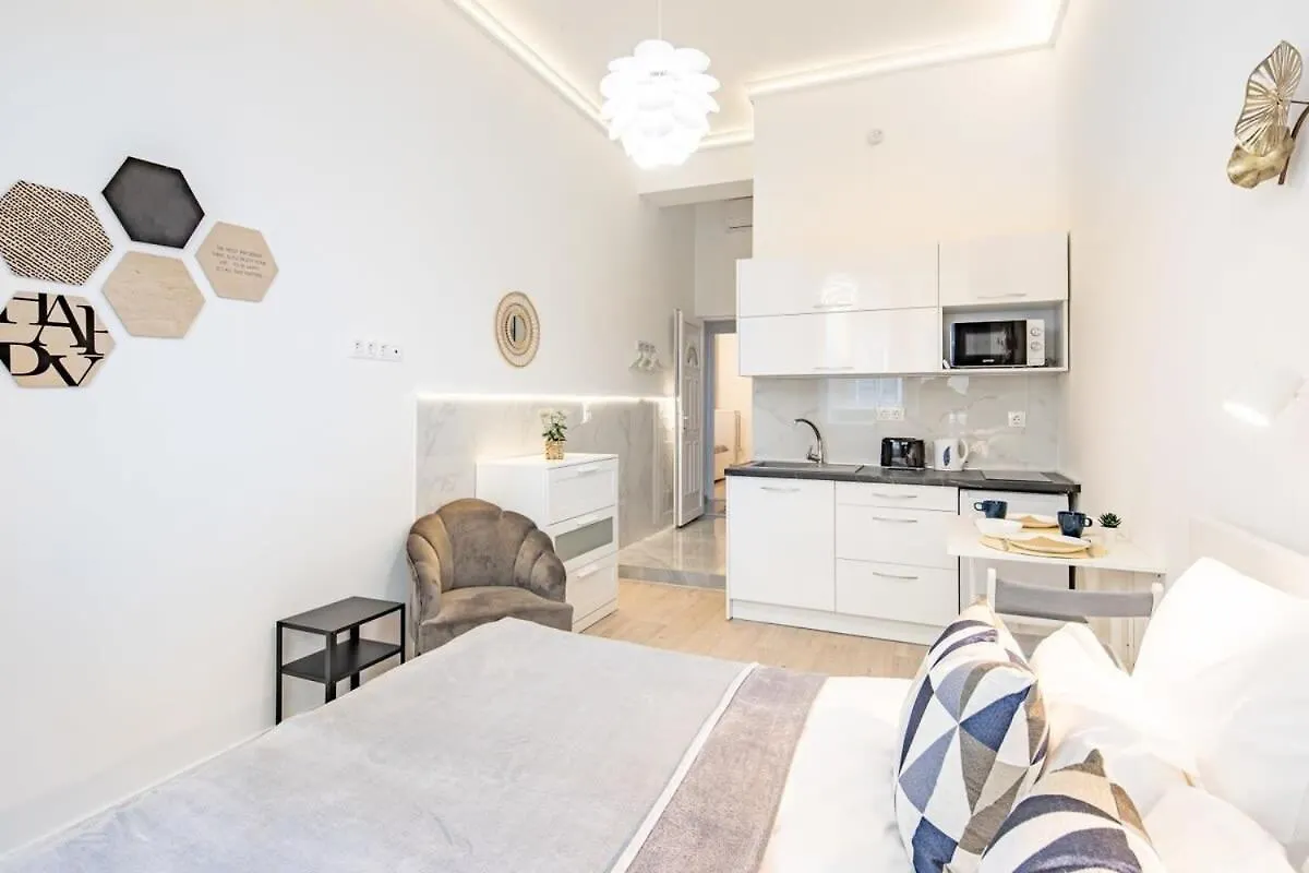 Apartment Ultra Central - New - Comfy Studio Budapest Hungary