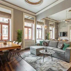 Apartamento Luxury With Balcony Next To The New York Cafe, Budapest