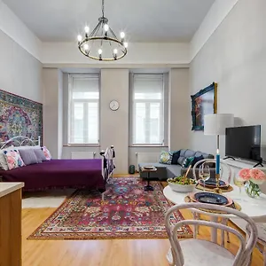 Bohemian In The Centre Budapest