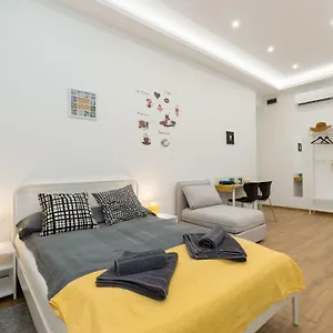 Holidays Downtown Апартаменты