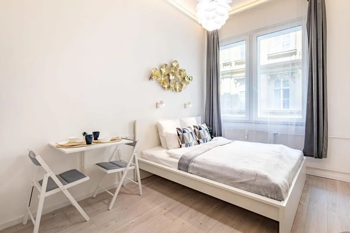 Apartment Ultra Central - New - Comfy Studio Budapest