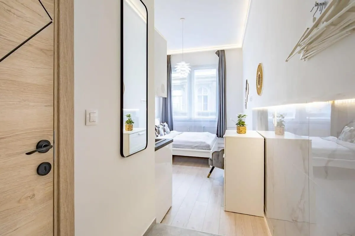 Ultra Central - New - Comfy Studio Budapest Apartment